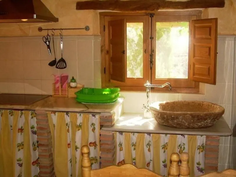 Haus Mit Integrierter Felswand Und Jacuzzi 0*, Laroya