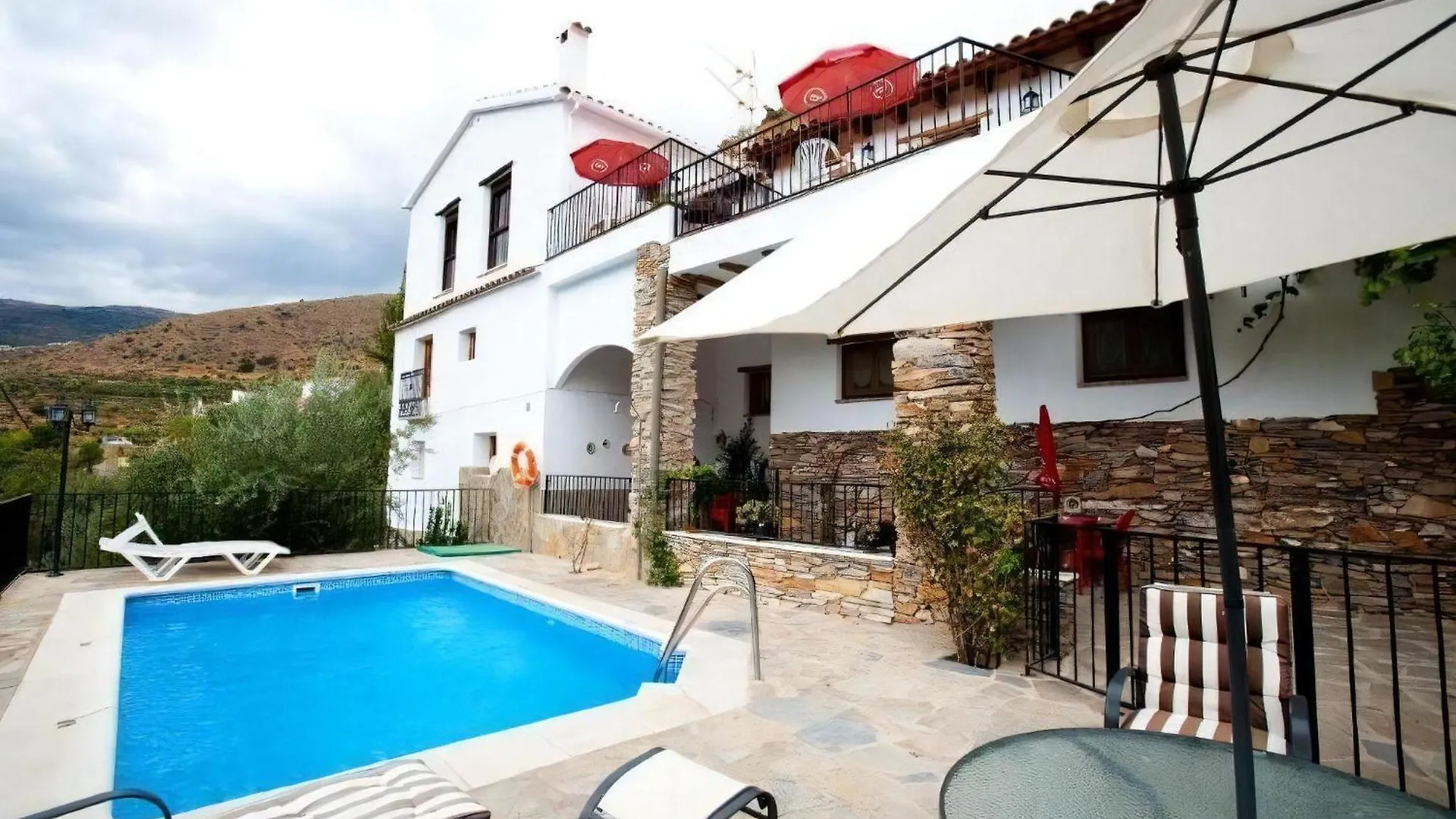 Holiday home Haus Mit Integrierter Felswand Und Jacuzzi